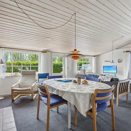 Amy - 150m From The Sea By Interhome